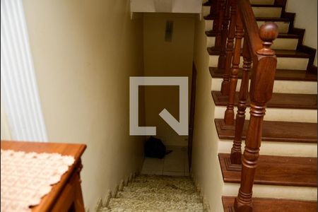 Casa de condomínio para alugar com 300m², 5 quartos e 4 vagas Casa de condomínio para alugar com 300m², 5 quartos e 4 vagasEscada Garagem