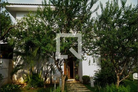 Casa de condomínio para alugar com 300m², 5 quartos e 4 vagas Casa de condomínio para alugar com 300m², 5 quartos e 4 vagasFachada