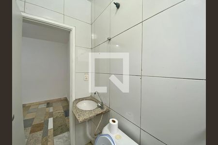 Casa à venda com 500m², 8 quartos e sem vaga Casa à venda com 500m², 8 quartos e sem vagaBanheiro da Kitnet 3