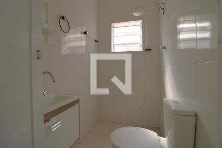 Banheiro de casa para alugar com 2 quartos, 65m² em Vila Marari, São Paulo