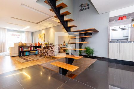 Escada de casa à venda com 5 quartos, 320m² em Alto da Mooca, São Paulo