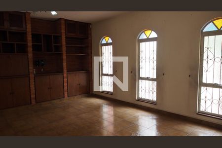 Casa à venda com 204m², 3 quartos e 7 vagasSala