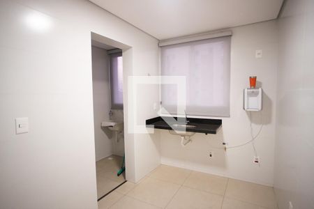 Cozinha de apartamento à venda com 2 quartos, 65m² em Heliópolis, Belo Horizonte