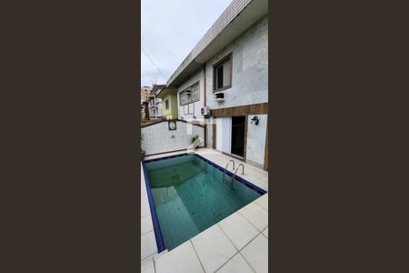 Casa para alugar com 280m², 4 quartos e 3 vagas Casa para alugar com 280m², 4 quartos e 3 vagasPiscina