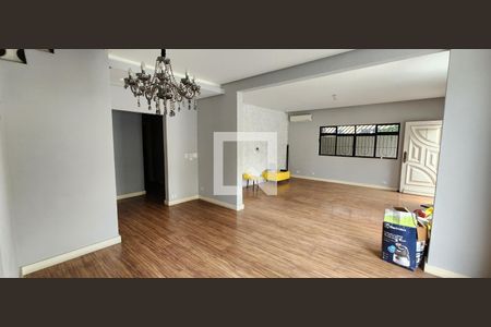 Sala de casa para alugar com 4 quartos, 280m² em Aparecida, Santos