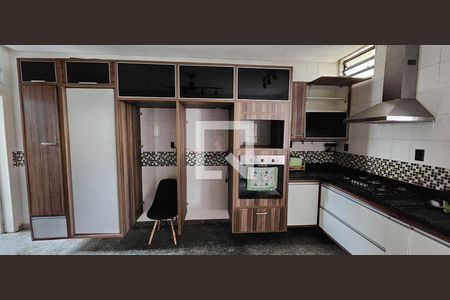 Casa para alugar com 280m², 4 quartos e 3 vagas Casa para alugar com 280m², 4 quartos e 3 vagasCozinha - Armários