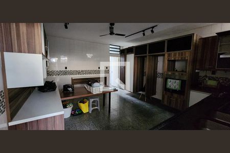Casa para alugar com 280m², 4 quartos e 3 vagas Casa para alugar com 280m², 4 quartos e 3 vagasCozinha