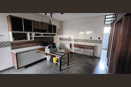 Casa para alugar com 280m², 4 quartos e 3 vagas Casa para alugar com 280m², 4 quartos e 3 vagasCozinha