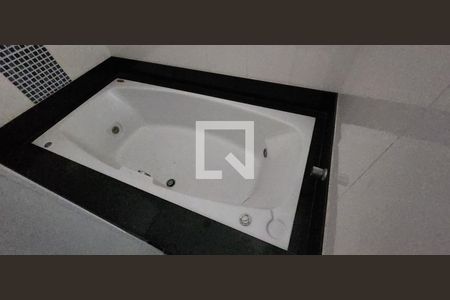 Casa para alugar com 280m², 4 quartos e 3 vagas Casa para alugar com 280m², 4 quartos e 3 vagasDetalhe do Banheiro da Suite