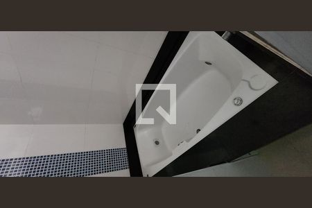 Casa para alugar com 280m², 4 quartos e 3 vagas Casa para alugar com 280m², 4 quartos e 3 vagasDetalhe do Banheiro da Suite