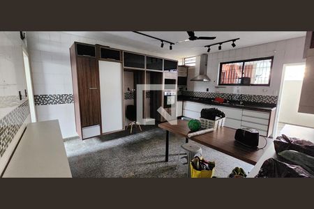 Casa para alugar com 280m², 4 quartos e 3 vagas Casa para alugar com 280m², 4 quartos e 3 vagasCozinha