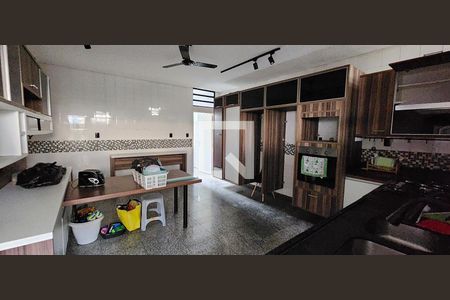 Casa para alugar com 280m², 4 quartos e 3 vagas Casa para alugar com 280m², 4 quartos e 3 vagasCozinha