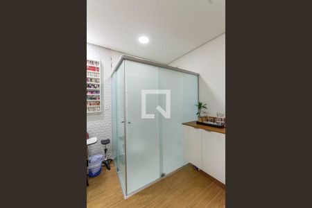 Casa à venda com 120m², 2 quartos e 2 vagas Casa à venda com 120m², 2 quartos e 2 vagasBanheiro da edícula