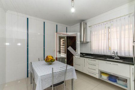 Casa à venda com 120m², 2 quartos e 2 vagas Casa à venda com 120m², 2 quartos e 2 vagasCozinha