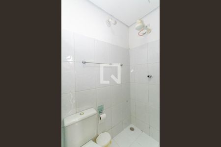 Casa à venda com 120m², 2 quartos e 2 vagas Casa à venda com 120m², 2 quartos e 2 vagasBanheiro da edícula