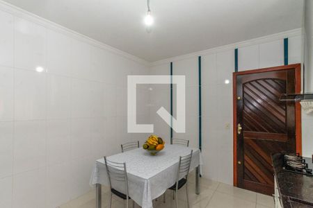 Casa à venda com 120m², 2 quartos e 2 vagas Casa à venda com 120m², 2 quartos e 2 vagasCozinha