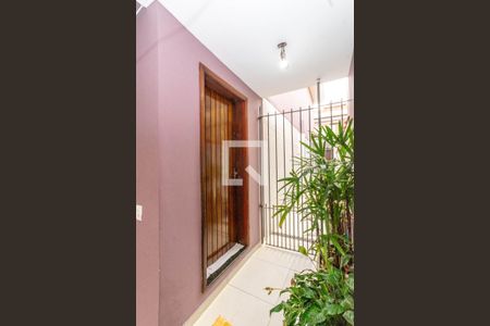 Casa à venda com 120m², 2 quartos e 2 vagas Casa à venda com 120m², 2 quartos e 2 vagasEntrada