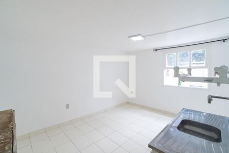 Kitnet de casa para alugar com 1 quarto, 28m² em Jardim Oriental, São Paulo