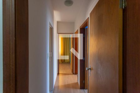 Corredor de apartamento à venda com 3 quartos, 90m² em Santo Antônio, Belo Horizonte