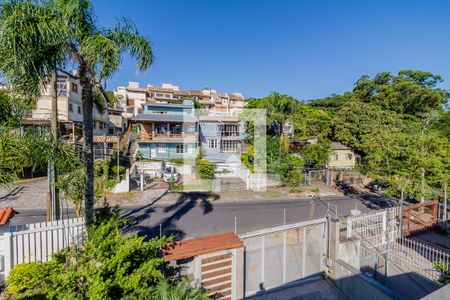 Casa à venda com 427m², 4 quartos e 4 vagas Casa à venda com 427m², 4 quartos e 4 vagasVista