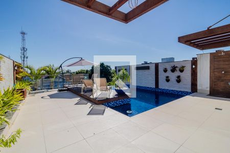 Casa à venda com 427m², 4 quartos e 4 vagas Casa à venda com 427m², 4 quartos e 4 vagasQuintal