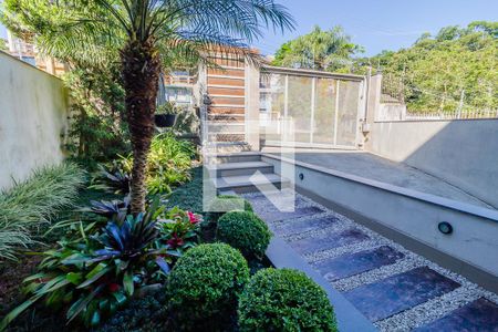 Casa à venda com 427m², 4 quartos e 4 vagas Casa à venda com 427m², 4 quartos e 4 vagasVista