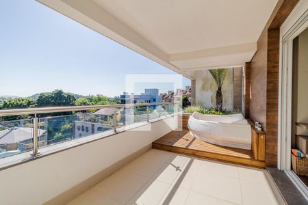 Casa à venda com 427m², 4 quartos e 4 vagas Casa à venda com 427m², 4 quartos e 4 vagasQuarto 1 - Varanda