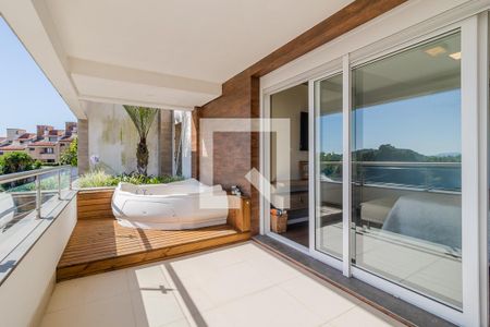 Casa à venda com 427m², 4 quartos e 4 vagas Casa à venda com 427m², 4 quartos e 4 vagasQuarto 1 - Varanda