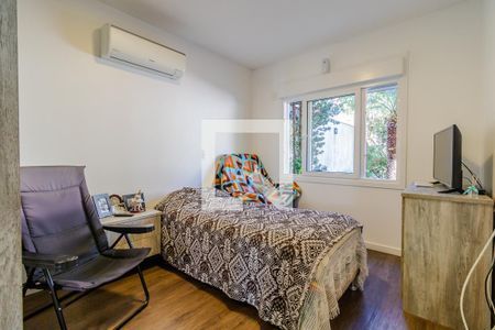 Casa à venda com 427m², 4 quartos e 4 vagas Casa à venda com 427m², 4 quartos e 4 vagasQuarto 4