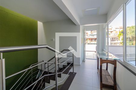 Casa à venda com 427m², 4 quartos e 4 vagas Casa à venda com 427m², 4 quartos e 4 vagasCorredor