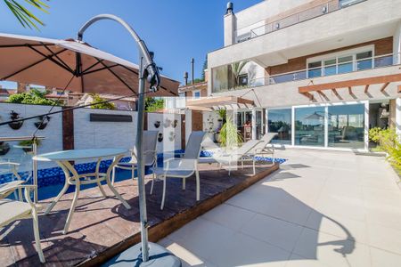 Casa à venda com 427m², 4 quartos e 4 vagas Casa à venda com 427m², 4 quartos e 4 vagasQuintal