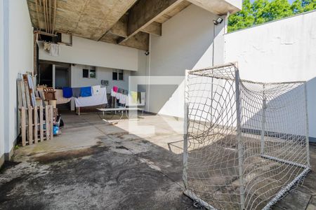 Casa à venda com 427m², 4 quartos e 4 vagas Casa à venda com 427m², 4 quartos e 4 vagasQuintal