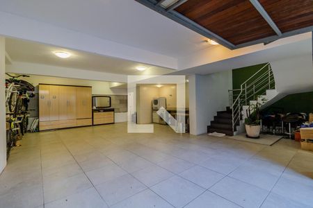 Casa à venda com 427m², 4 quartos e 4 vagas Casa à venda com 427m², 4 quartos e 4 vagasGaragem