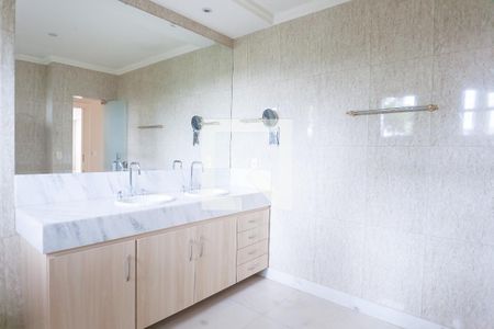 Casa de condomínio à venda com 580m², 4 quartos e 5 vagas Casa de condomínio à venda com 580m², 4 quartos e 5 vagasbanheiro suite