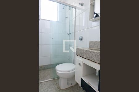 Casa de condomínio à venda com 580m², 4 quartos e 5 vagas Casa de condomínio à venda com 580m², 4 quartos e 5 vagasBanheiro de serviço