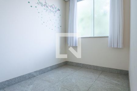 Casa de condomínio à venda com 580m², 4 quartos e 5 vagas Casa de condomínio à venda com 580m², 4 quartos e 5 vagasQuarto de Serviço