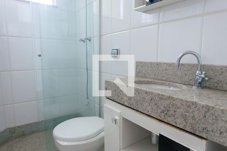 Casa de condomínio à venda com 580m², 4 quartos e 5 vagas Casa de condomínio à venda com 580m², 4 quartos e 5 vagasBanheiro de serviço