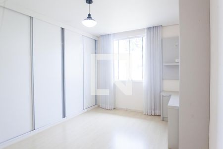 Casa de condomínio à venda com 580m², 4 quartos e 5 vagas Casa de condomínio à venda com 580m², 4 quartos e 5 vagasquarto 1