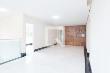 Casa de condomínio à venda com 580m², 4 quartos e 5 vagas Casa de condomínio à venda com 580m², 4 quartos e 5 vagassala 2