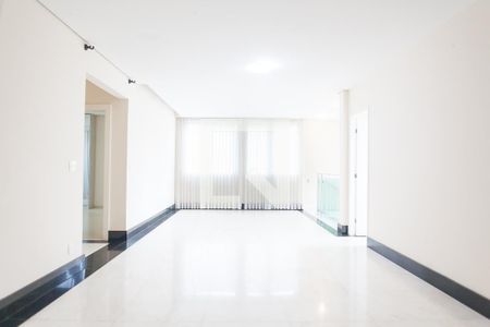 Casa de condomínio à venda com 580m², 4 quartos e 5 vagas Casa de condomínio à venda com 580m², 4 quartos e 5 vagassala 2