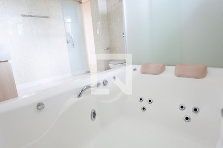 Casa de condomínio à venda com 580m², 4 quartos e 5 vagas Casa de condomínio à venda com 580m², 4 quartos e 5 vagasbanheiro suite