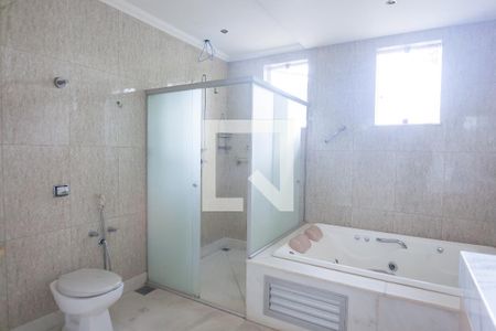 Casa de condomínio à venda com 580m², 4 quartos e 5 vagas Casa de condomínio à venda com 580m², 4 quartos e 5 vagasbanheiro suite