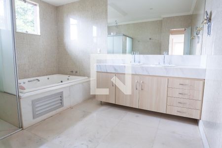 Casa de condomínio à venda com 580m², 4 quartos e 5 vagas Casa de condomínio à venda com 580m², 4 quartos e 5 vagasbanheiro suite