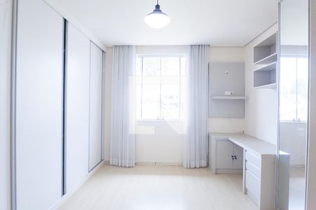 Casa de condomínio à venda com 580m², 4 quartos e 5 vagas Casa de condomínio à venda com 580m², 4 quartos e 5 vagasquarto 1