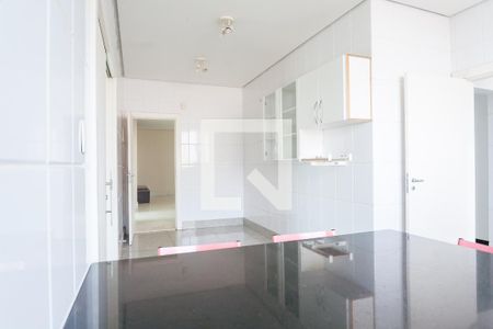 Casa de condomínio à venda com 580m², 4 quartos e 5 vagas Casa de condomínio à venda com 580m², 4 quartos e 5 vagascozinha