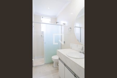 Casa de condomínio à venda com 580m², 4 quartos e 5 vagas Casa de condomínio à venda com 580m², 4 quartos e 5 vagasBanheiro Social