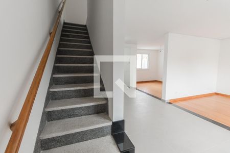 Escada de casa para alugar com 3 quartos, 175m² em Casa Verde, São Paulo