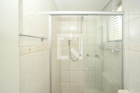Banheiro  de apartamento à venda com 1 quarto, 28m² em São João, Porto Alegre