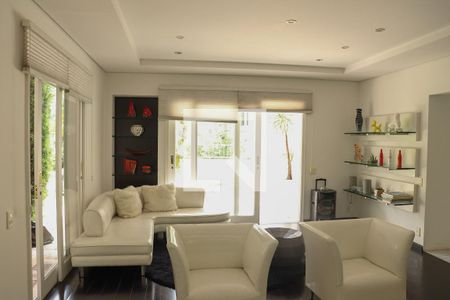 Casa de condomínio à venda com 720m², 5 quartos e 3 vagasSala