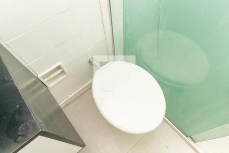 Banheiro de kitnet/studio para alugar com 1 quarto, 30m² em Higienópolis, São Paulo